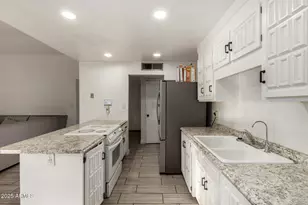 8001 W College Dr, Phoenix, AZ 85033 - Photo 9