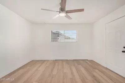 338 E Vogel Avenue, Phoenix, AZ 85020 - Photo 17