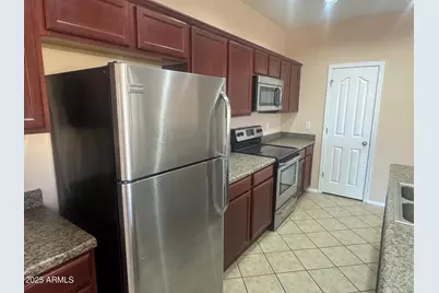 8105 W Groom Creek Road, Phoenix, AZ 85043 - Photo 5