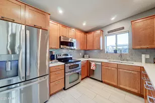 3352 E Mescal St, Phoenix, AZ 85028 - Photo 9