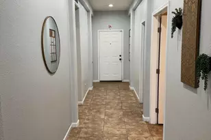 3239 E Sequoia Dr, Phoenix, AZ 85050 - Photo 3