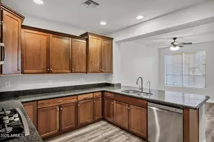 3918 E Cat Balue Dr, Phoenix, AZ 85050 - Photo 9