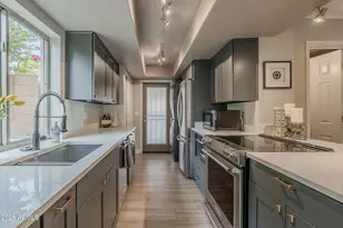 10409 N 10th St, Phoenix, AZ 85020 - Photo 1