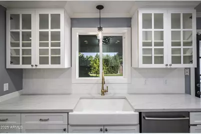 5038 E Earll Drive, Phoenix, AZ 85018 - Photo 11