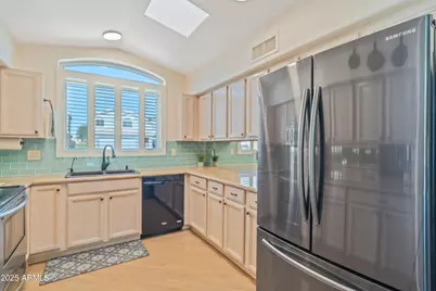 8977 W Lisbon Lane, Peoria, AZ 85381 - Photo 11