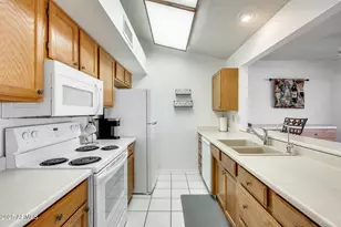 20854 N Gable Hill Dr, Sun City West, AZ 85375 - Photo 9