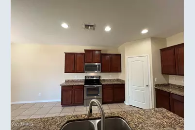 25161 W Carson Court, Buckeye, AZ 85326 - Photo 5