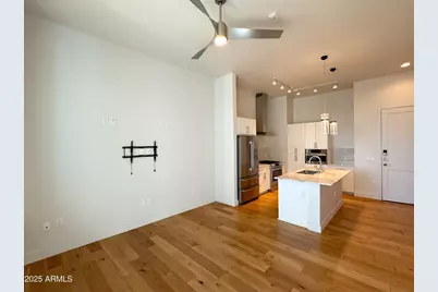 3131 N Central Avenue #Unit 7004, Phoenix, AZ 85012 - Photo 3