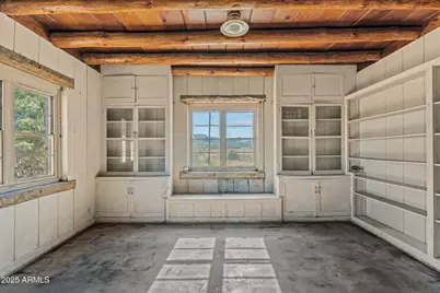 16057 S Sickles Ranch Road, Peeples Valley, AZ 86332 - Photo 11