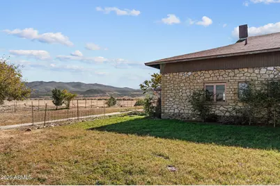 16057 S Sickles Ranch Road, Peeples Valley, AZ 86332 - Photo 27