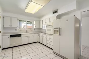 10319 W Twin Oaks Dr, Sun City, AZ 85351 - Photo 13