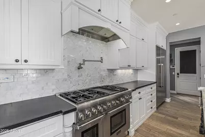 4442 N 59th Place, Phoenix, AZ 85018 - Photo 11