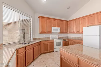 7418 S 25th Lane, Phoenix, AZ 85041 - Photo 15