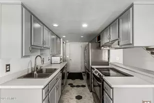 8445 S 48th St, Phoenix, AZ 85044 - Photo 9