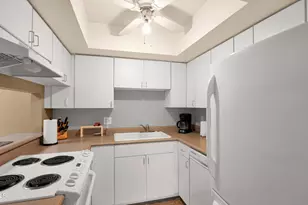 8649 E Royal Palm Rd, Scottsdale, AZ 85258 - Photo 11