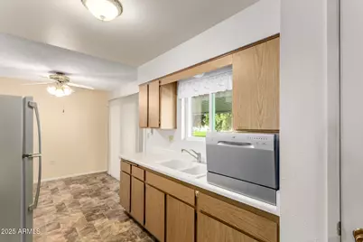 10754 W Cinnebar Avenue, Sun City, AZ 85351 - Photo 11