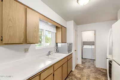 10754 W Cinnebar Avenue, Sun City, AZ 85351 - Photo 9