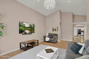 10405 N 65th Dr, Glendale, AZ 85302 - Photo 9