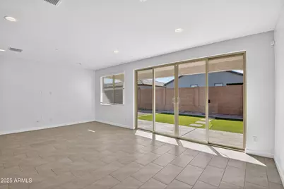 2555 W Sunland Avenue, Phoenix, AZ 85041 - Photo 7