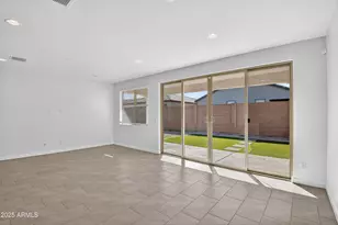 2555 W Sunland Ave, Phoenix, AZ 85041 - Photo 7