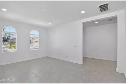 2555 W Sunland Avenue, Phoenix, AZ 85041 - Photo 9