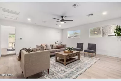 3933 W Cactus Wren Drive, Phoenix, AZ 85051 - Photo 15