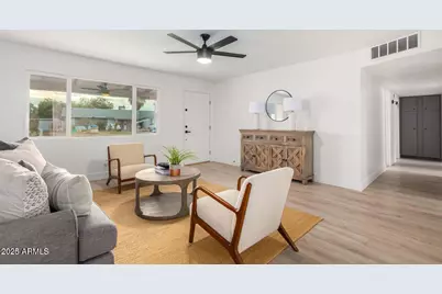 3933 W Cactus Wren Drive, Phoenix, AZ 85051 - Photo 11