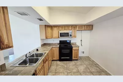 2506 W Caribbean Lane #10, Phoenix, AZ 85023 - Photo 3