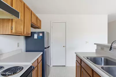 8140 N 107th Avenue #281, Peoria, AZ 85345 - Photo 11