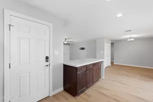 2914 E Cactus Rd, Phoenix, AZ 85032 - Photo 9