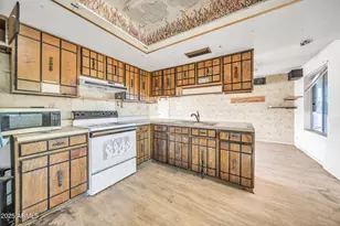 1526 W Muriel Dr, Phoenix, AZ 85023 - Photo 13