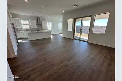 10218 S 21st Drive, Phoenix, AZ 85041 - Photo 9