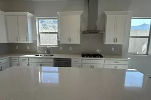 10218 S 21st Dr, Phoenix, AZ 85041 - Photo 5