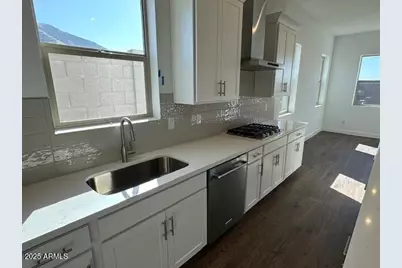 10218 S 21st Drive, Phoenix, AZ 85041 - Photo 7