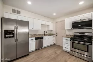 3152 N 24th Dr, Phoenix, AZ 85015 - Photo 9