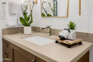 5642 N Scottsdale Rd, Paradise Valley, AZ 85253 - Photo 23