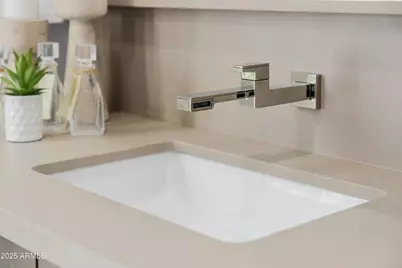 5642 N Scottsdale Road, Paradise Valley, AZ 85253 - Photo 13