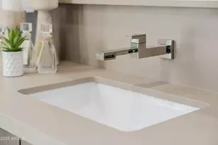 5642 N Scottsdale Rd, Paradise Valley, AZ 85253 - Photo 13