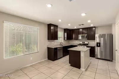 8029 W Albeniz Place, Phoenix, AZ 85043 - Photo 9