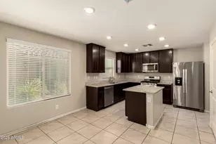 8029 W Albeniz Pl, Phoenix, AZ 85043 - Photo 9