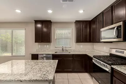 8029 W Albeniz Place, Phoenix, AZ 85043 - Photo 11