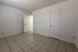 5725 N 71st Ave, Glendale, AZ 85303 - Photo 9