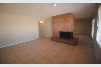 5746 N 41st Drive, Phoenix, AZ 85019 - Photo 7