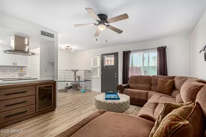 6806 W Devonshire Avenue, Phoenix, AZ 85033 - Photo 11