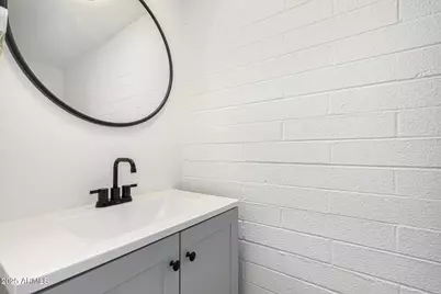 6806 W Devonshire Avenue, Phoenix, AZ 85033 - Photo 7