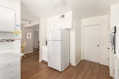 9437 W Long Hills Drive, Sun City, AZ 85351 - Photo 11