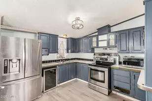 1110 W Kachina Trail, Phoenix, AZ 85041 - Photo 1