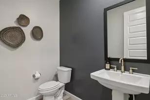 5821 E Zachary Dr, Phoenix, AZ 85054 - Photo 19