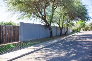 1326 E Earll Dr, Phoenix, AZ 85014 - Photo 25