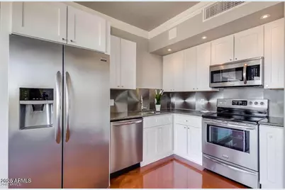 4750 N Central Avenue #L8, Phoenix, AZ 85012 - Photo 9